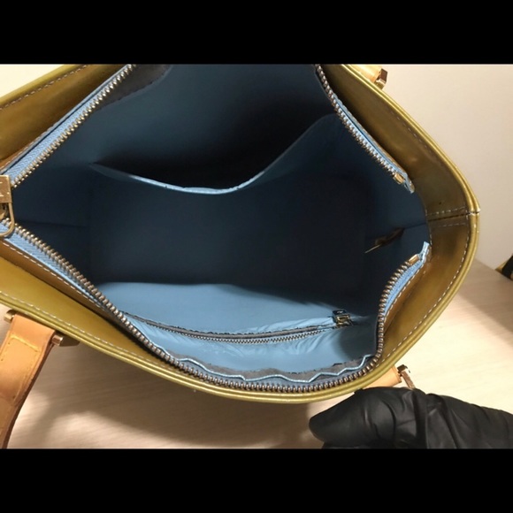 SEND me an offer
LV Vernis tote🌹Made in France - Picture 8 of 10